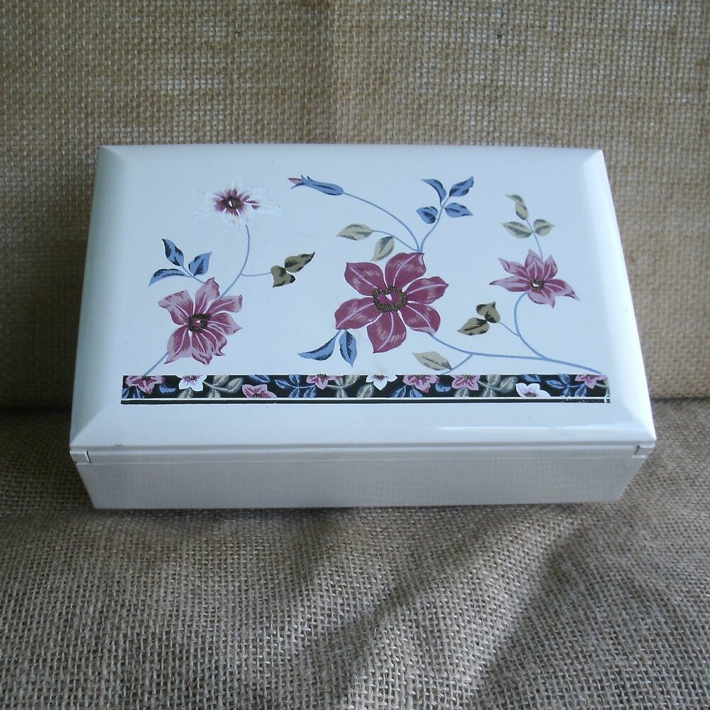 Vintage Otagiri Supreme Lacquerware Music Jewelry Box